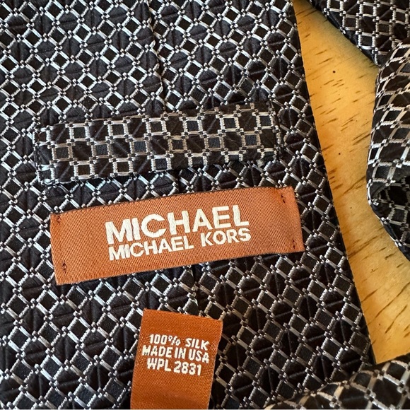 Michael Kors Blue Geometric Silk Tie - Picture 5 of 5
